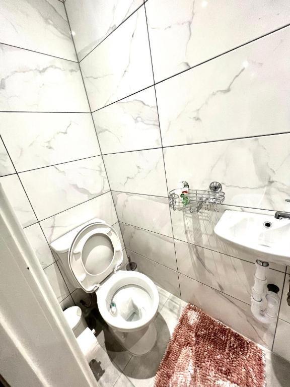 Heathrow Guest House - Oakway Feltham 外观 照片
