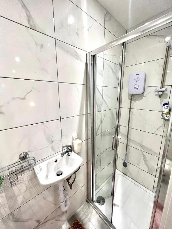 Heathrow Guest House - Oakway Feltham 外观 照片